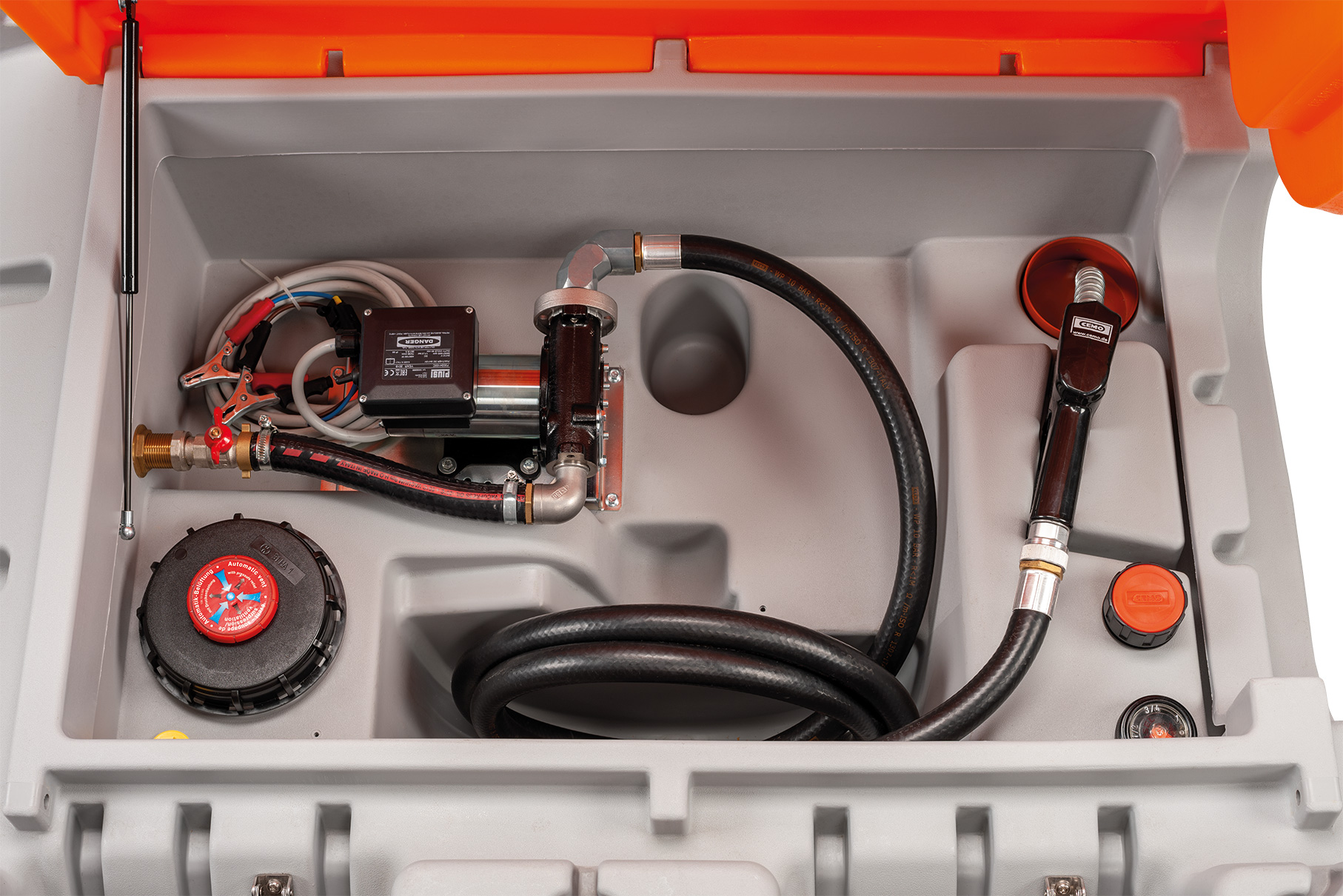 11634_CUBEMobil_Innenansicht Beispiel: CUBE Mobil 980 Liter Basic mit ADR-Zulassung und Cematic Duo 24 | 12 Volt Pumpe