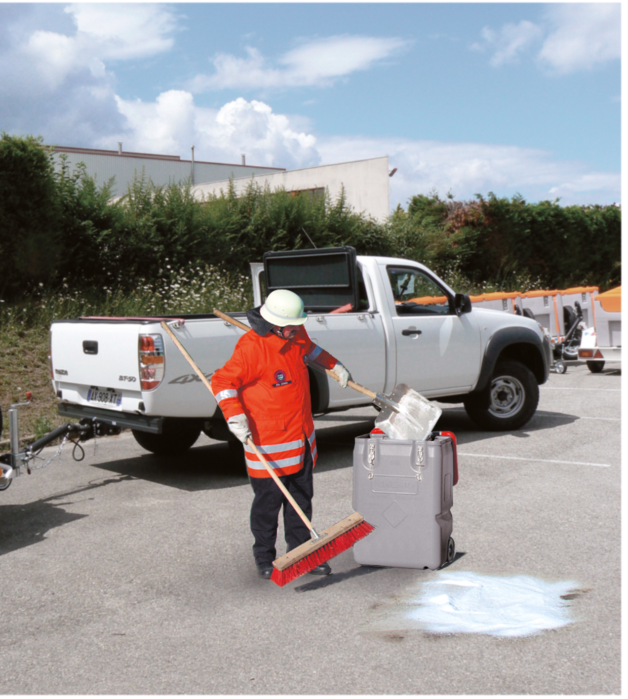 11454_05_MobilBox_Anwendung_Feuerwehr_2021-02 Anwendungsbeispiel für Mobil-Box mit Gefahrgutzulassung