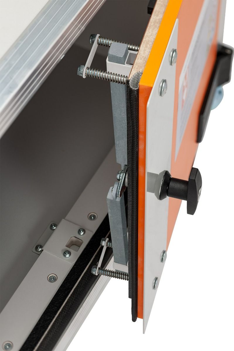 11342_05_2023-05_1_1 Akku-Ladeschrank Premium – neue innovative Türverriegelung LockEX
