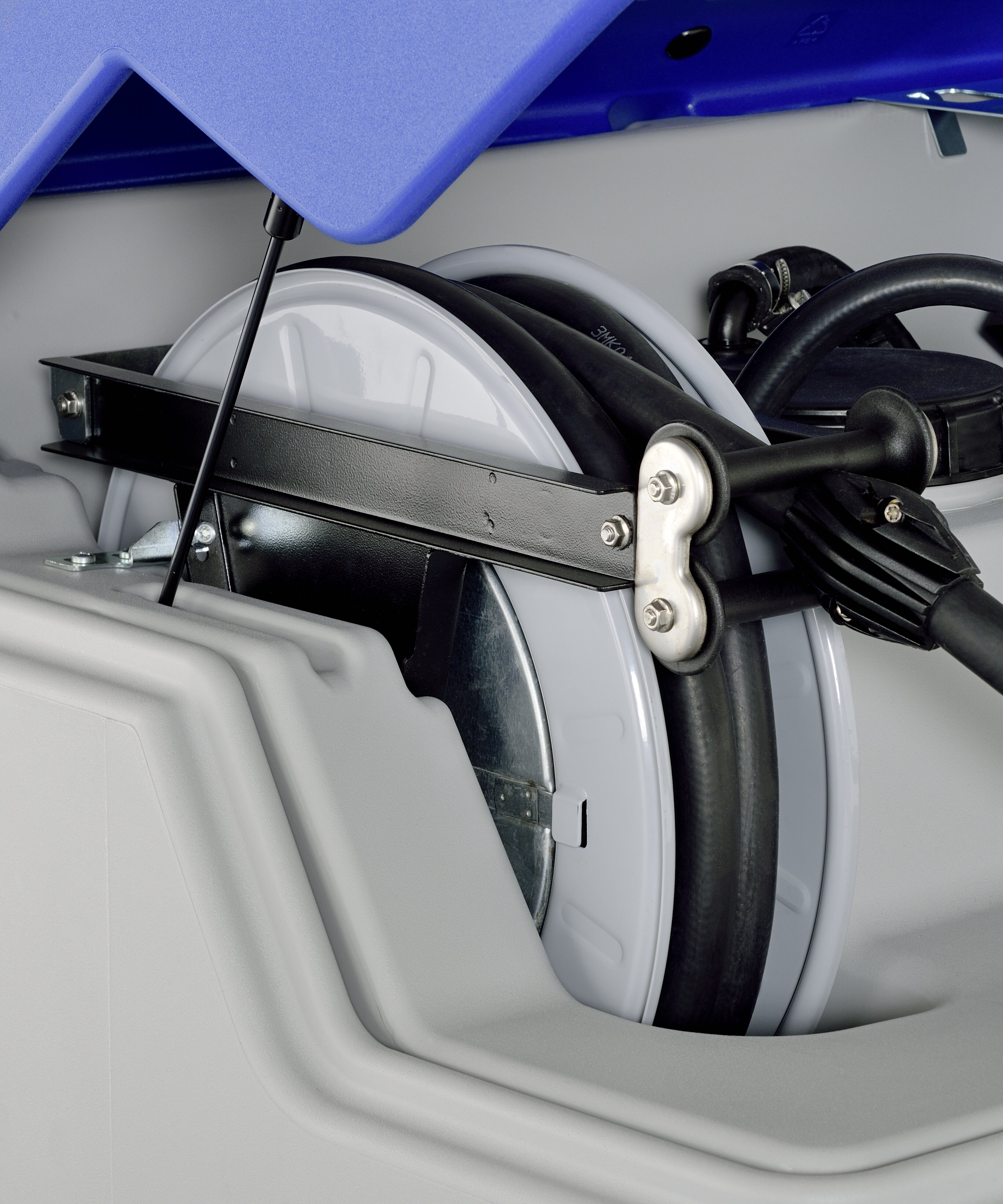 CUBE AdBlue®-Tank Indoor Premium mit Schlauchauffroller und 8 m Schlauch, aber ohne Klappdeckel, Waschmaschine, Schleudern, Trommel, Gummidicht, Sitzband