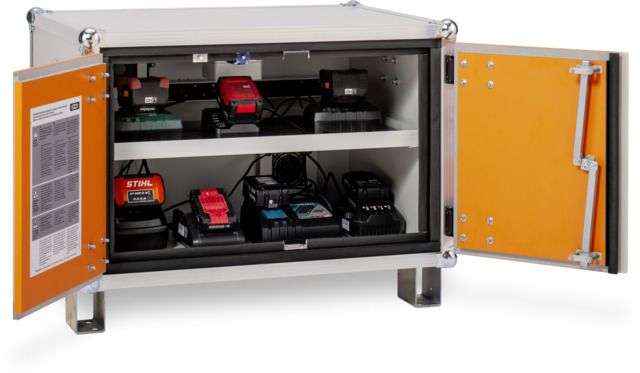 Beispiel Akku-Ladeschrank 8/5 mit 9fach Steckerleiste mit Füssen Beispiel Akku-Ladeschrank Basic 8/5 mit 9fach Steckerleiste mit Füssen