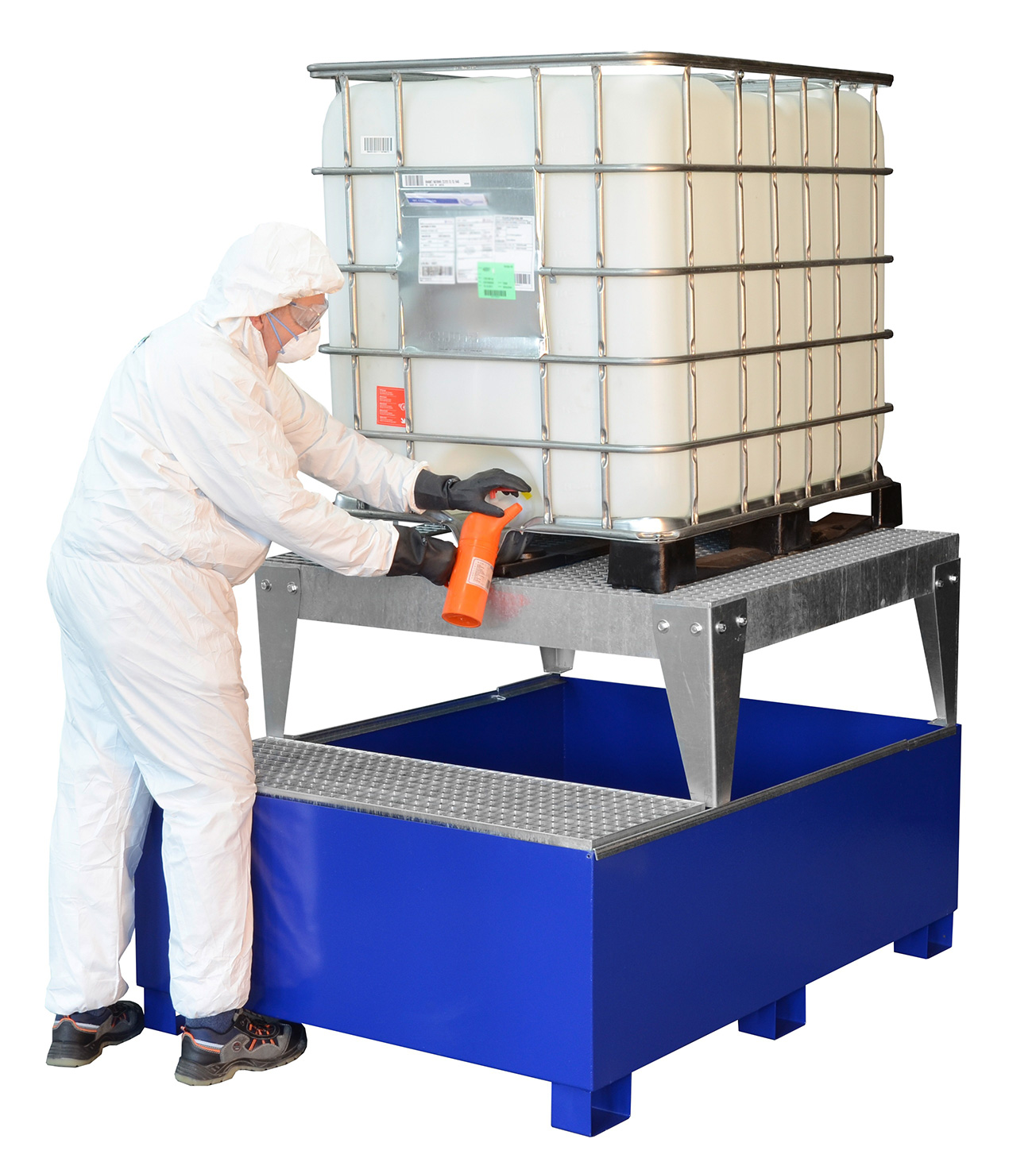 IBC-Auffangwanne-GS1a-lackiert-Anwendung_10613 Beispiel IBC-Auffangwanne GS1a AB1 aus Stahl lackiert mit Abfüllfläche und Abfüllbock