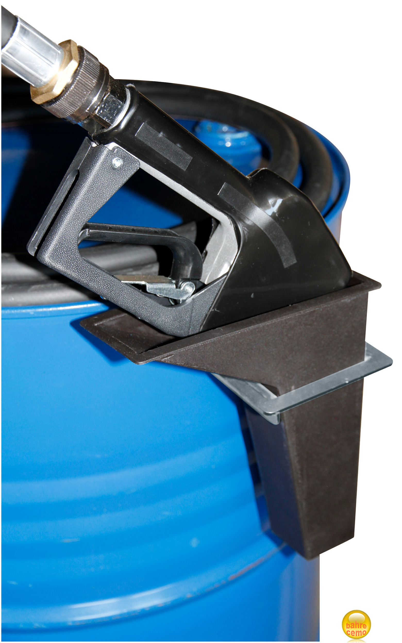 11044_02_Zapfpistolenhalter-fuer-Faesser-auf-Stahl-Fass Zapfpistolenhalter für Fässer – Tropfenbehälter aus Kunststoff