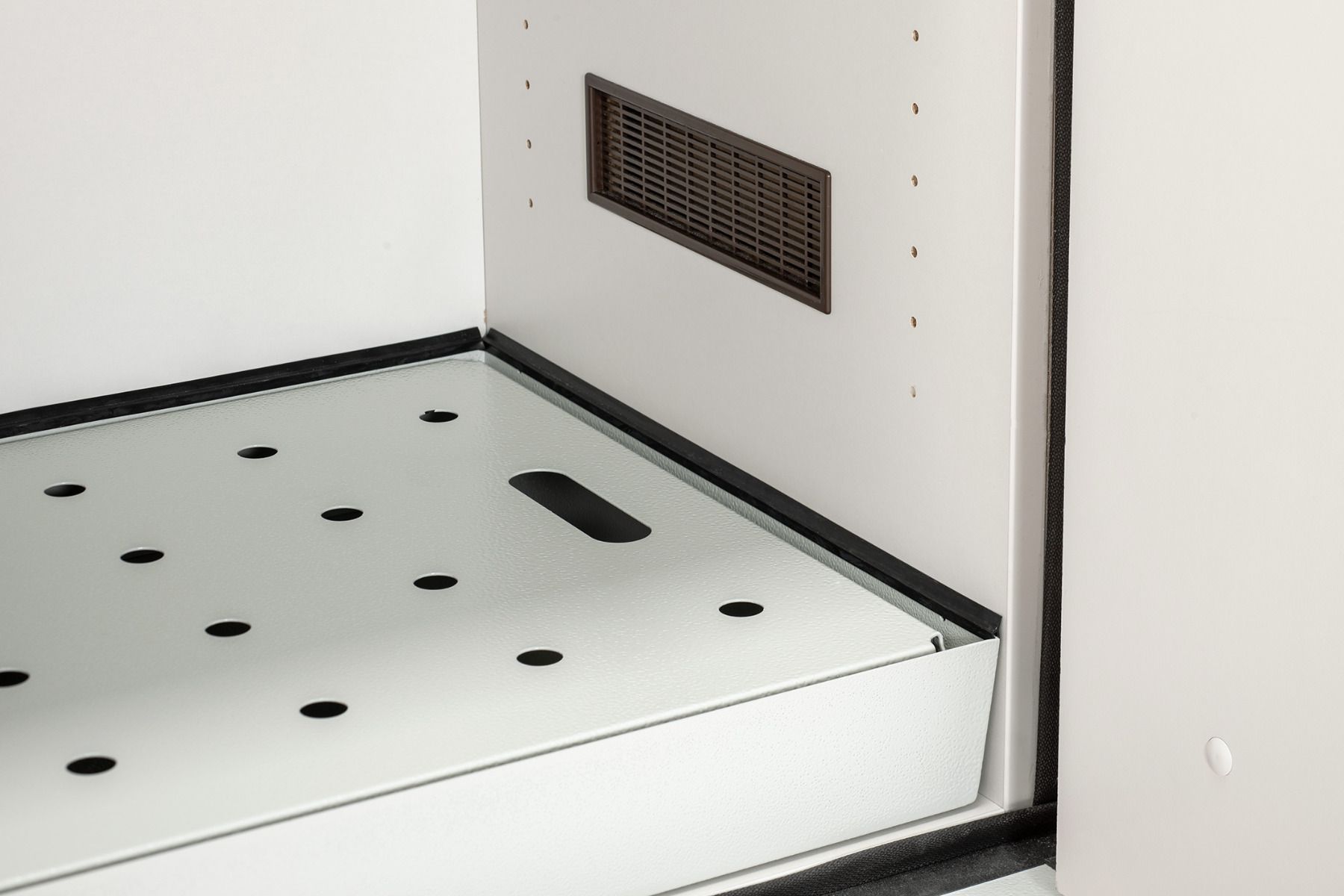 PROline Sicherheitsschrank 12|20 Typ 90 bis 30 Liter Bodenwanne mit Lochblecheinlage PROline Sicherheitsschrank 12|20 Typ 90 bis 30 Liter Bodenwanne mit Lochblecheinlage