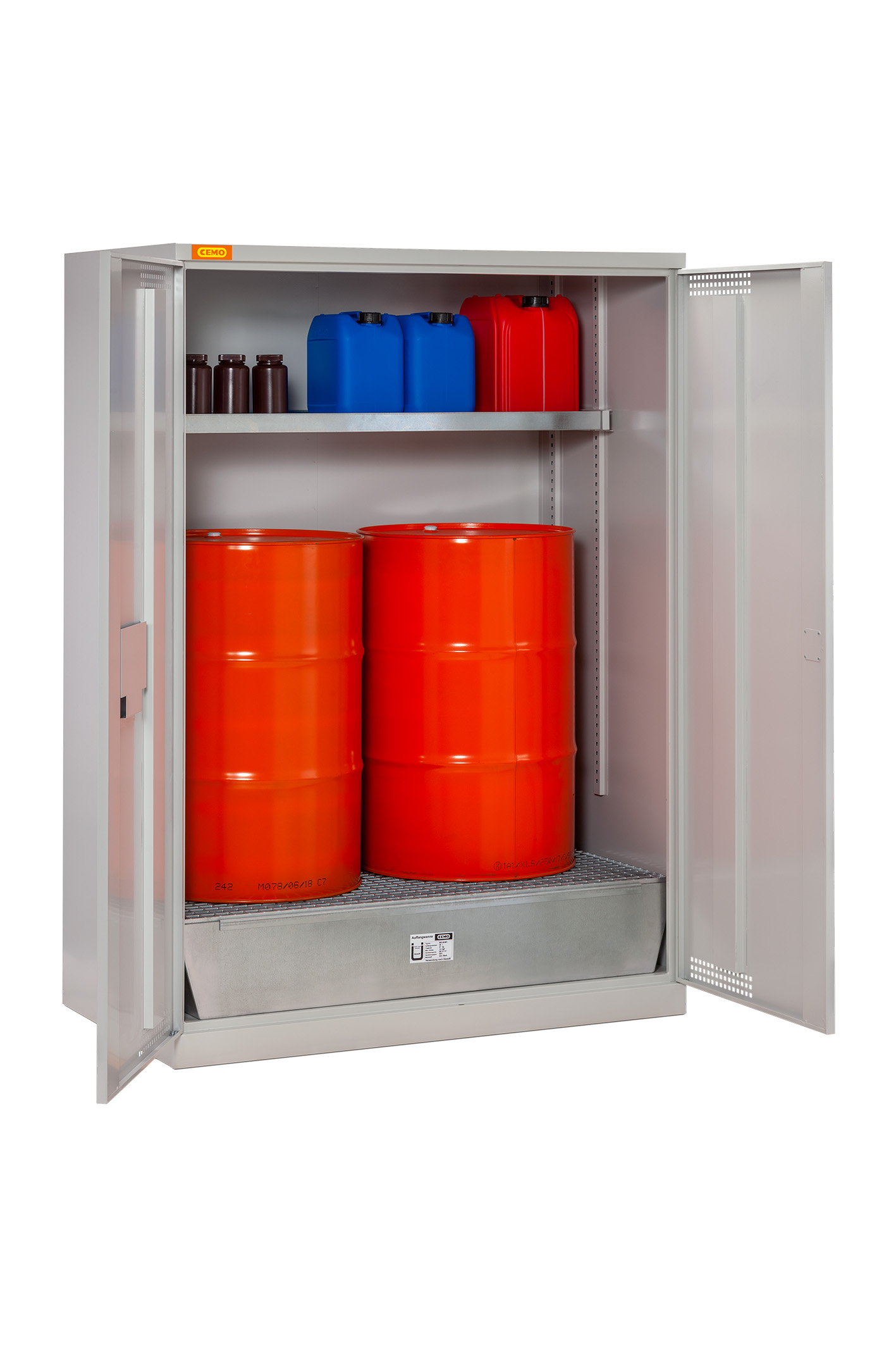 11566_Fassschrank_offen_2021-03 Beispiel: Fassschrank 14/20 mit Stahl-Bodenauffangwanne inklusive Stahlgitterrost und Wannenboden