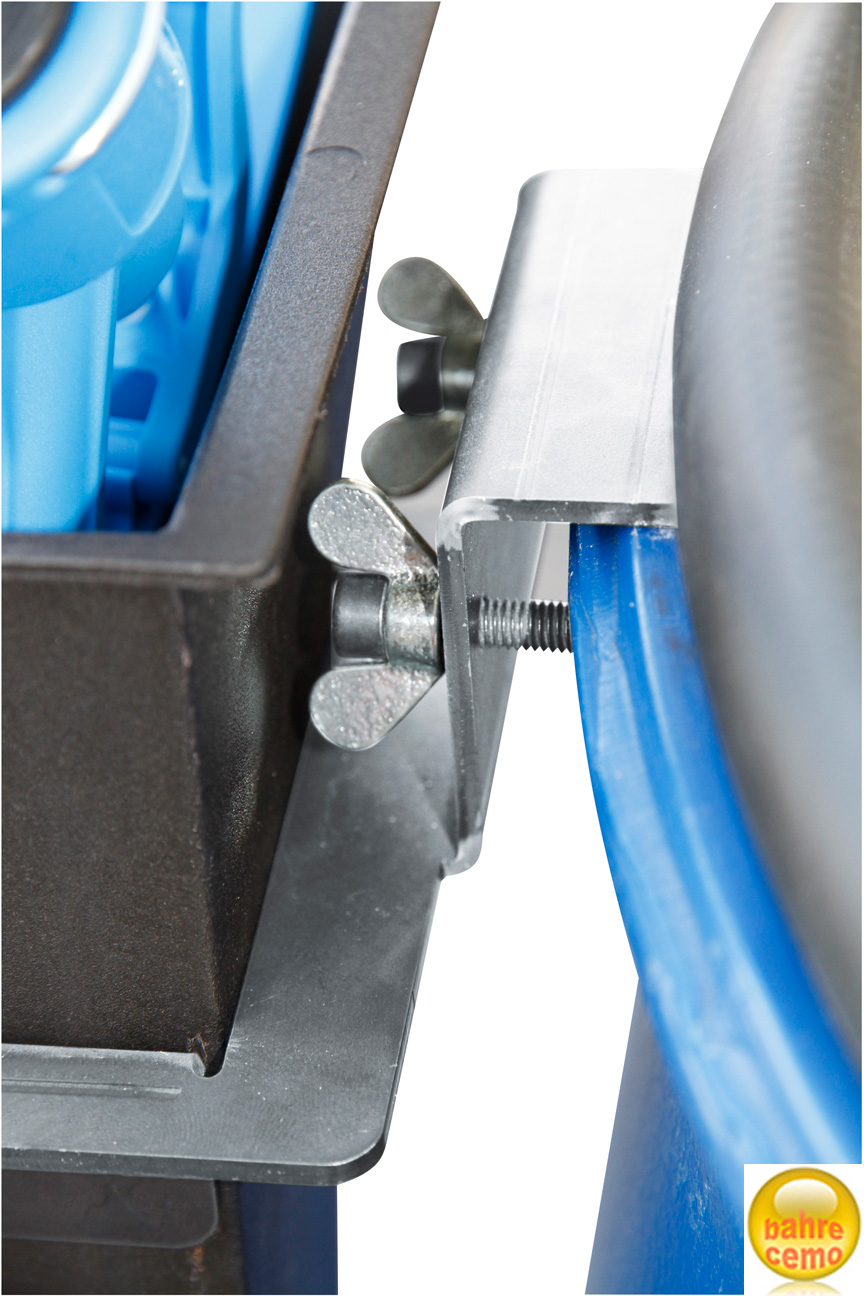 11044_03_Zapfpistolenhalter-fuer-Faesser-Detail-Halterung Zapfpistolenhalter für Fässer – Halter aus Stahlblech mit Klemmschrauben