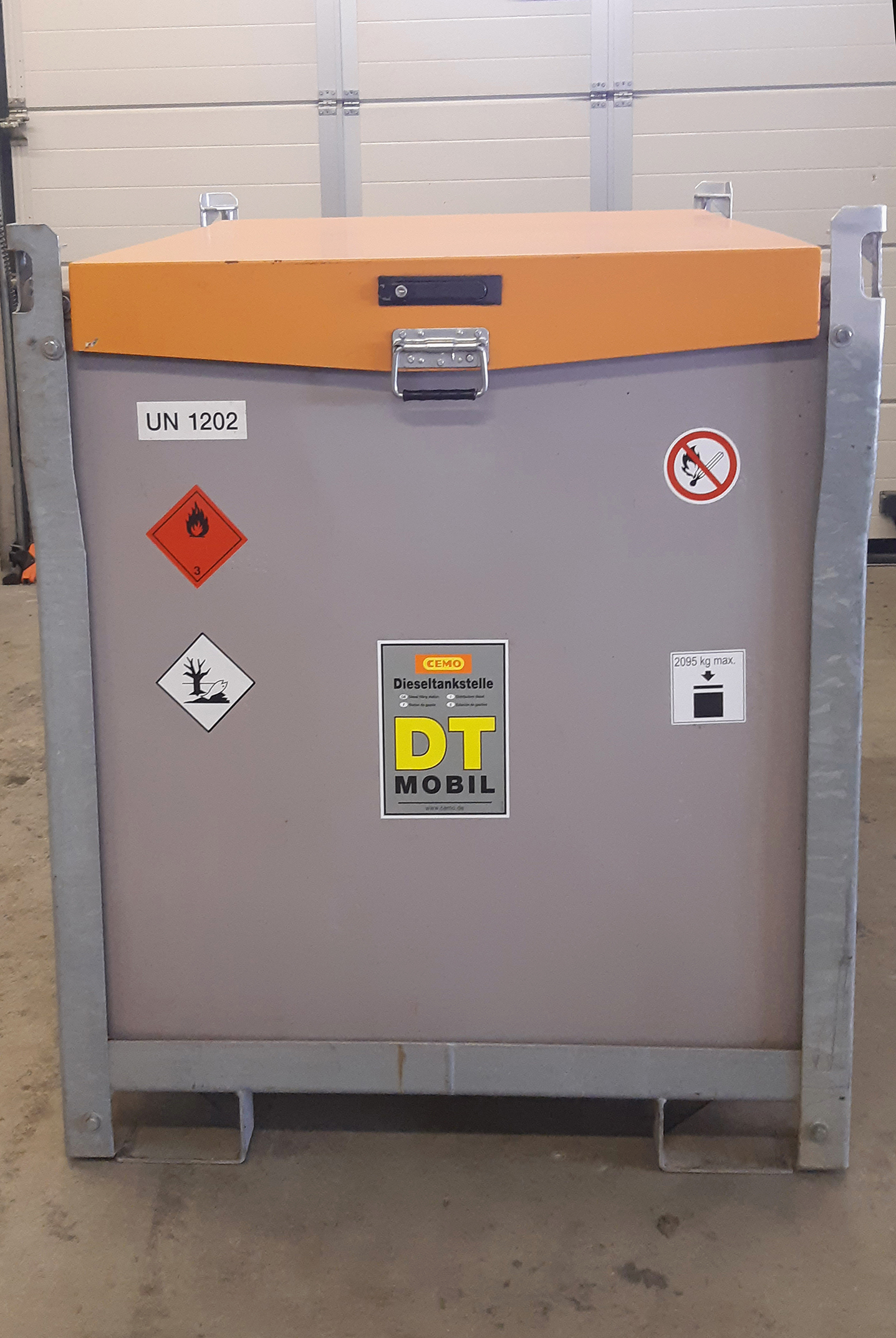 DSC00404_neuer-Tank-neue-Aufkleber-shop PRO PE-Austauschtank nach ADR und 2x Sachkundigenprüfung