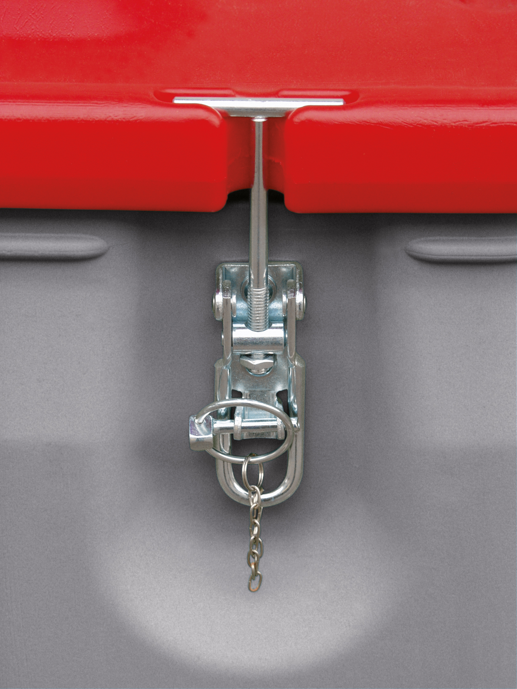 11454_03_MobilBox_Detail_Verschluss_2021-02 Mobil-Box Deckel mit abschließbarem Mechanismus – Metallbügel und Arretierfeder