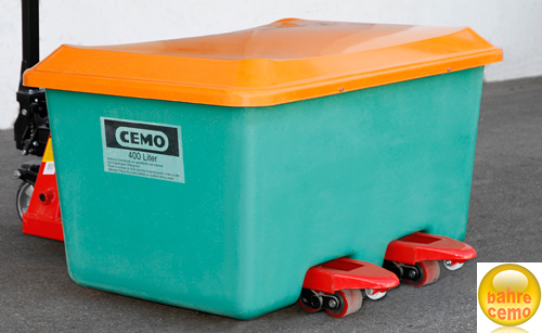 REB-400l-gruen-unterfahrbar_mit-Deckel_mit-Hubwagen_10583 Beispiel GFK-Rechteckbehälter, unterfahrbar, 400 Liter mit Deckel