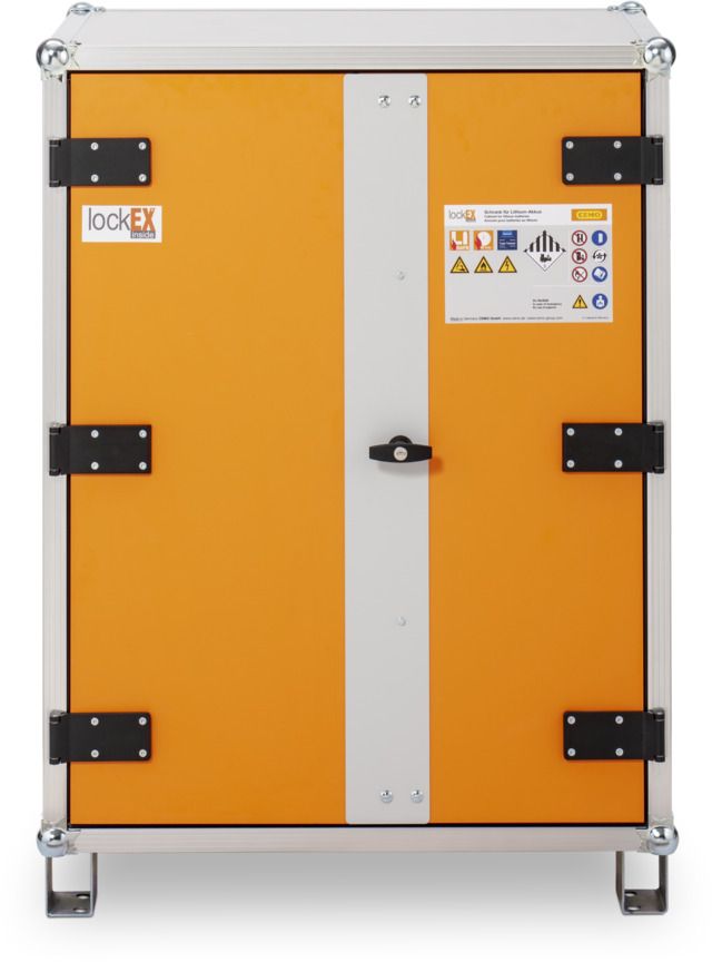 Akku-Ladeschrank 8/10 geschlossen mit Füssen Akku-Ladeschrank Basic 8/10 geschlossen mit Füssen 230 volt