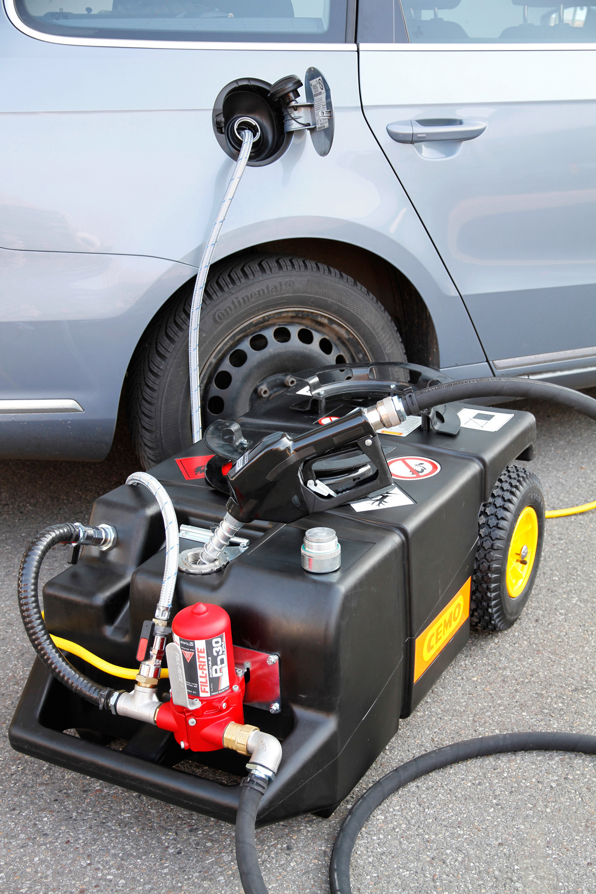 Tank-und-Absaugtrolley-Kraftstoff_Anwendung_10762 Anwendungsbeispiel für Absaug- und Tanktrolley